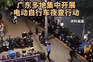 科曼：邓弗里斯最近在国米出场时间很少，不知是否和续约问题有关